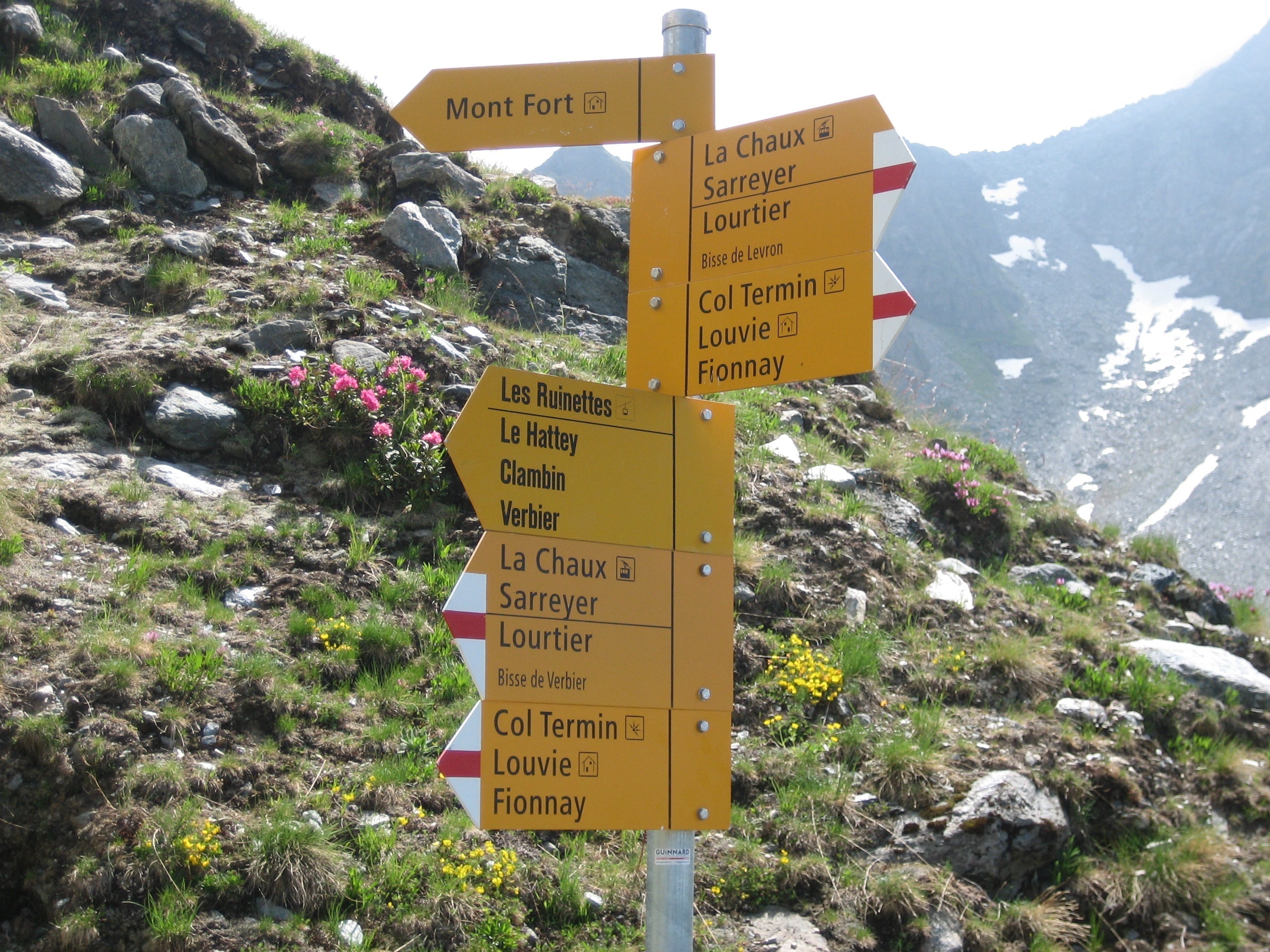 Panneau de randonnée en Suisse