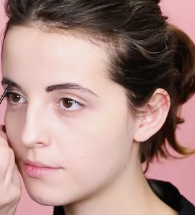 Visage 2 aux yeux bruns